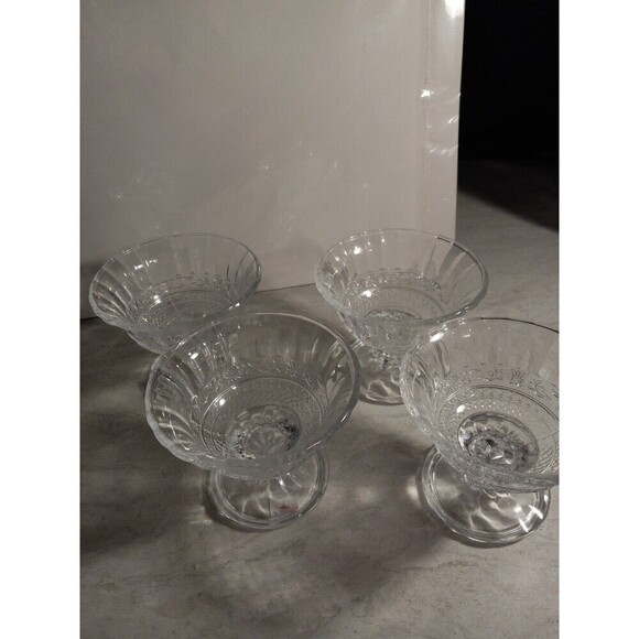 Vintage set of 4 dessert bowls . Pattern is of Scroll and Diamonds. - Picture 3 of 4